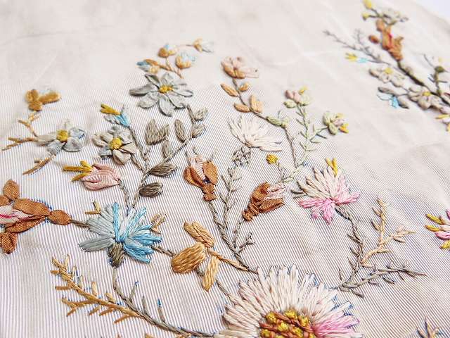 ヴィクトリアン お花のリボンワーク刺繍（A) - アンティークショップ 