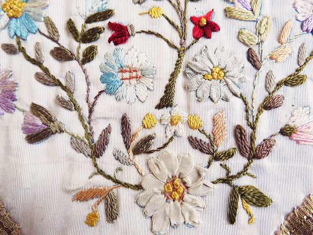 ヴィクトリアン お花のリボンワーク刺繍（B) - アンティークショップ 